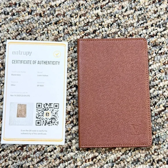Louis Vuitton Brown Taiga Leather Card holder with certificate of authenticity - Picture 4 of 5